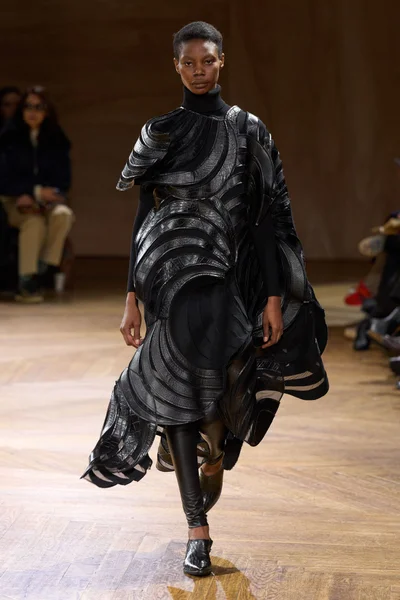 Look 19